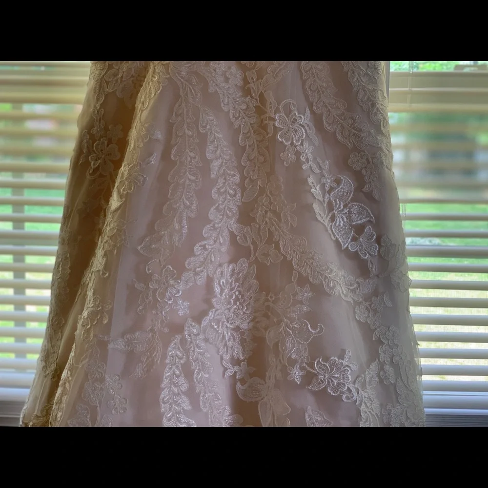 Wedding dress. Size US 10. - Picture 8 of 14